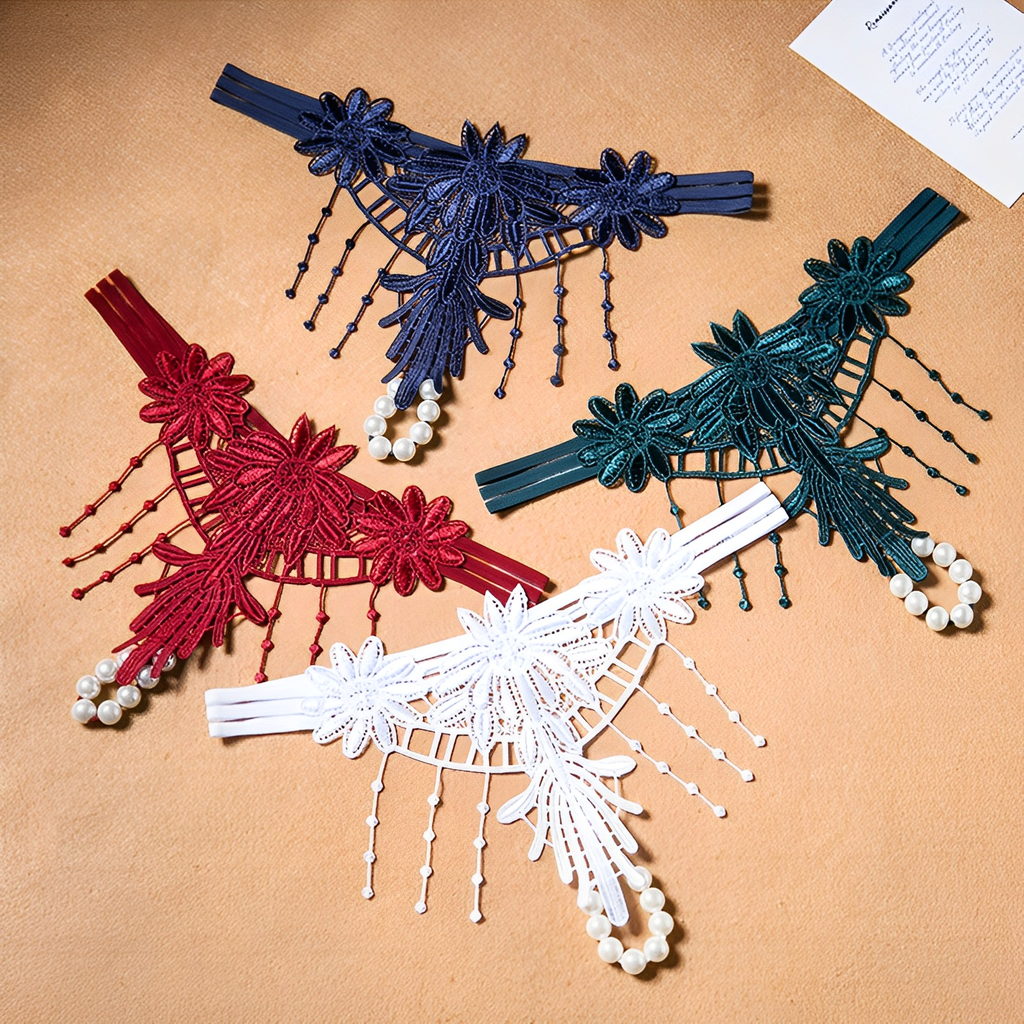 Calcinha com pérolas e bordados em flores