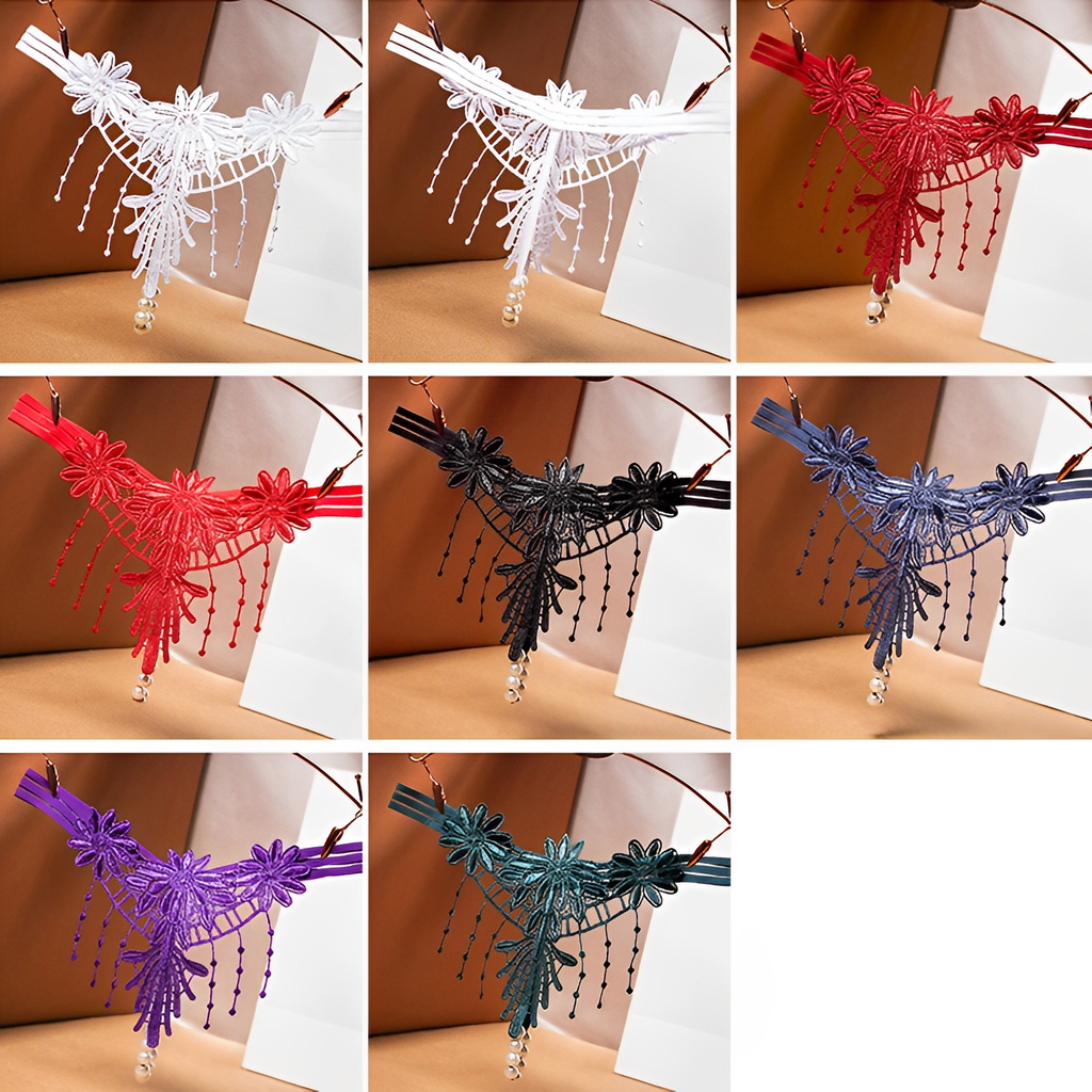 Calcinha com pérolas e bordados em flores