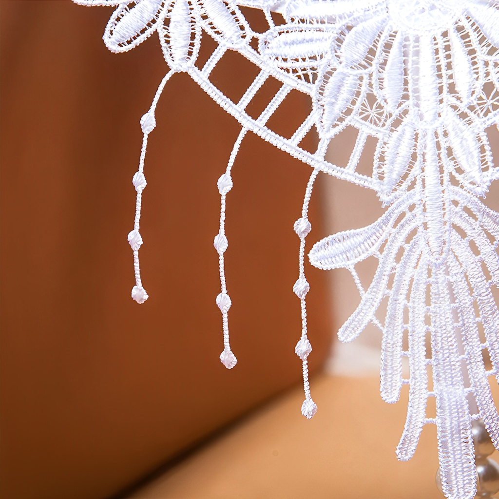 Calcinha com pérolas e bordados em flores