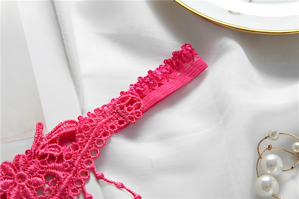 Calcinha com pérolas e franjas