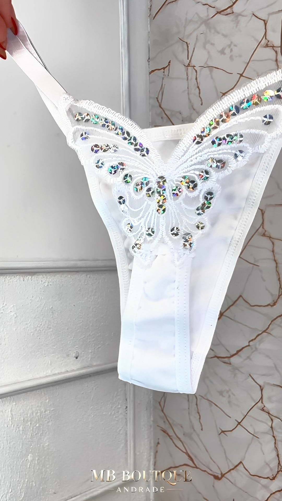 Calcinha Fio Dental com Borboleta Bordada e Lantejoulas - Lingerie Sensual Ajustável P ao G - Preto, branco e vermelho
