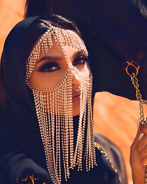 Máscara de Strass Luxo com Correntes Douradas ou Prateadas – Joia Facial Exclusiva para Festa, Show, Balada e Ensaios Sensuais