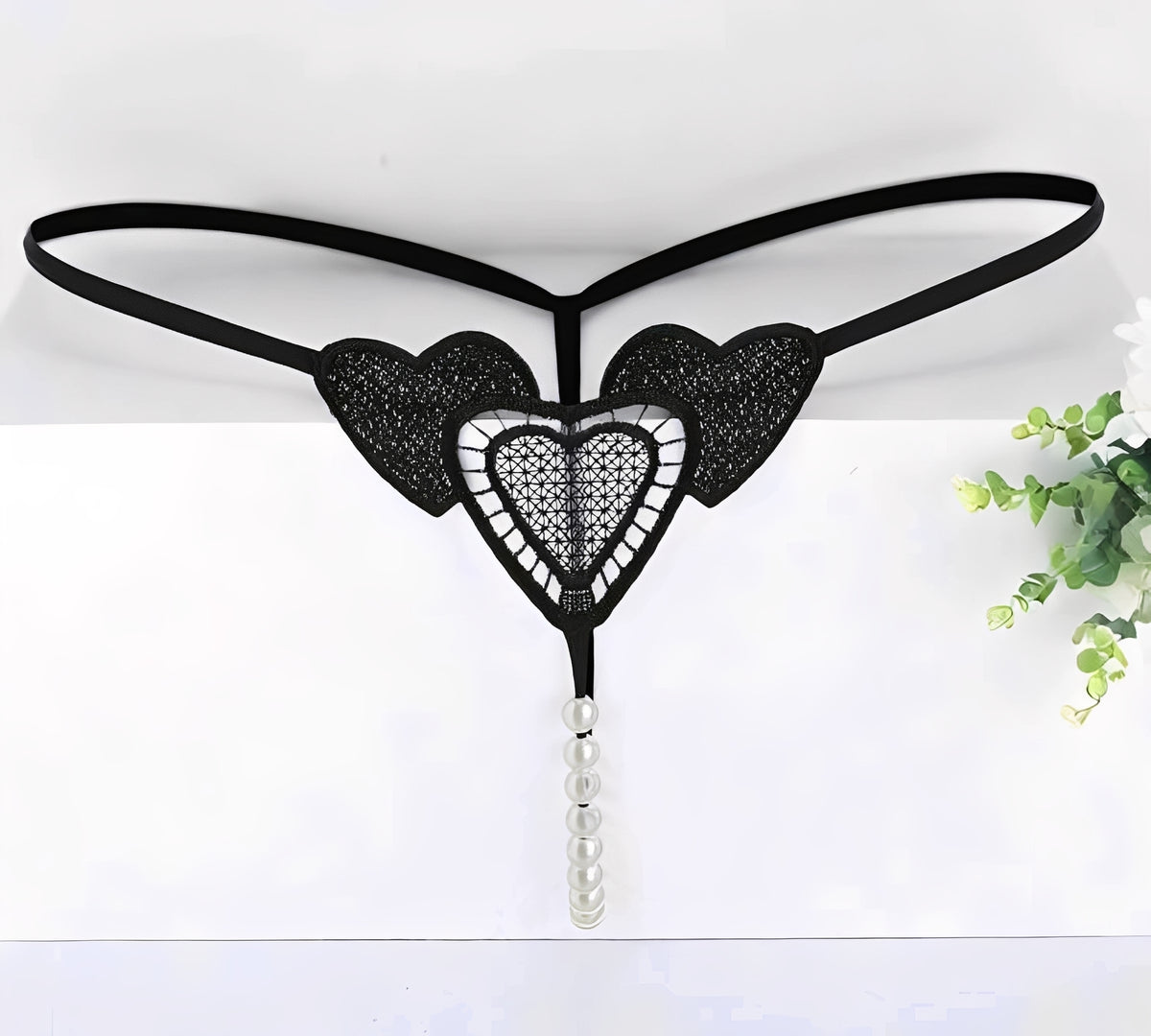 Calcinha Fio Dental Preta com Pérolas e Renda em Formato de Coração - Lingerie Sensual de Luxo Feminina
