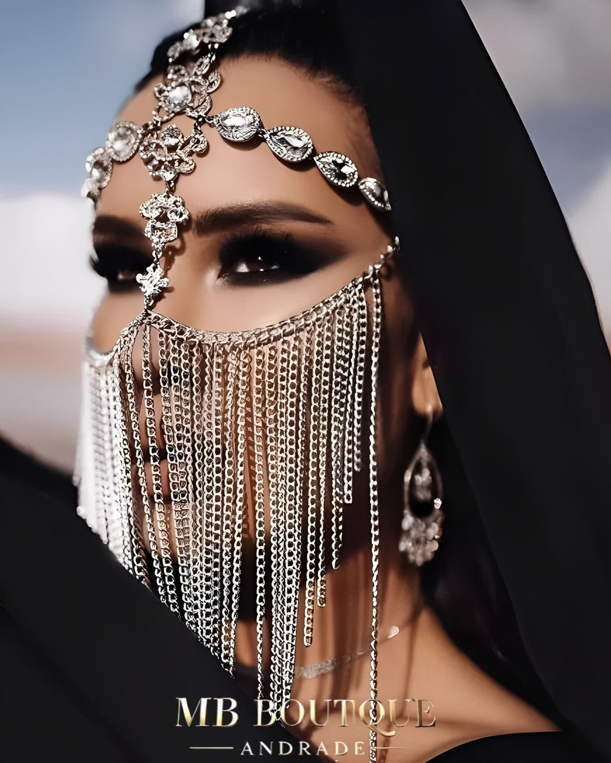 Máscara de Strass Luxuosa com Franjas Longas – Acessório Dourado ou Prateado para Festa, Baile e Fantasia Elegante