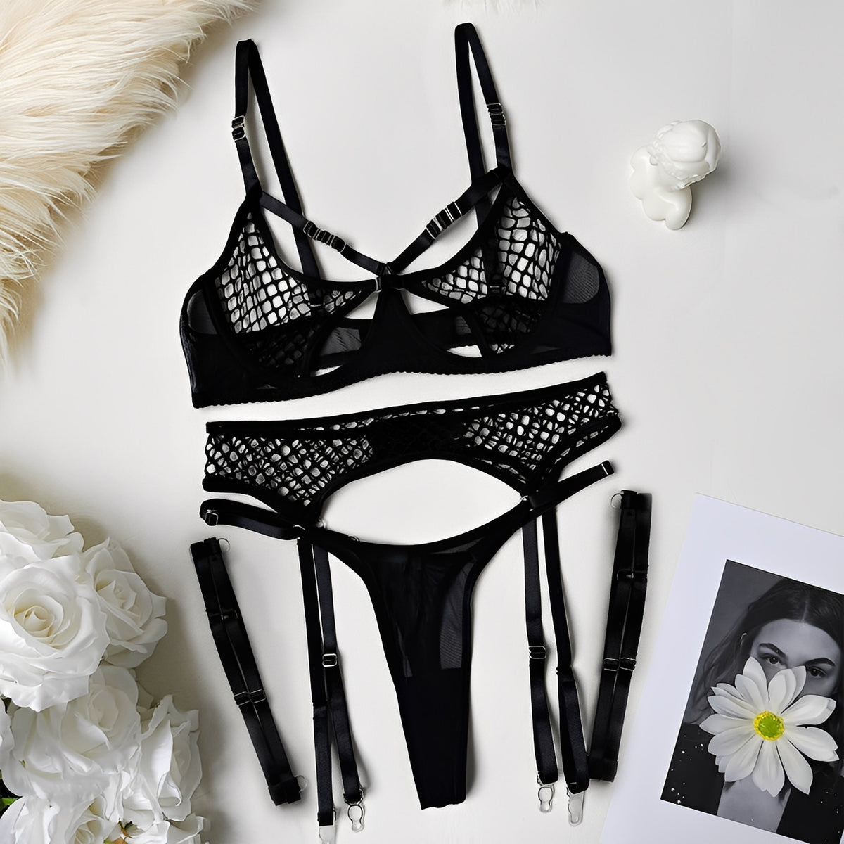Conjunto de Lingerie Sensual Preta em Tule e Tela com Aro e Cinta-Liga - Lingerie Feminina Elegante e Poderosa