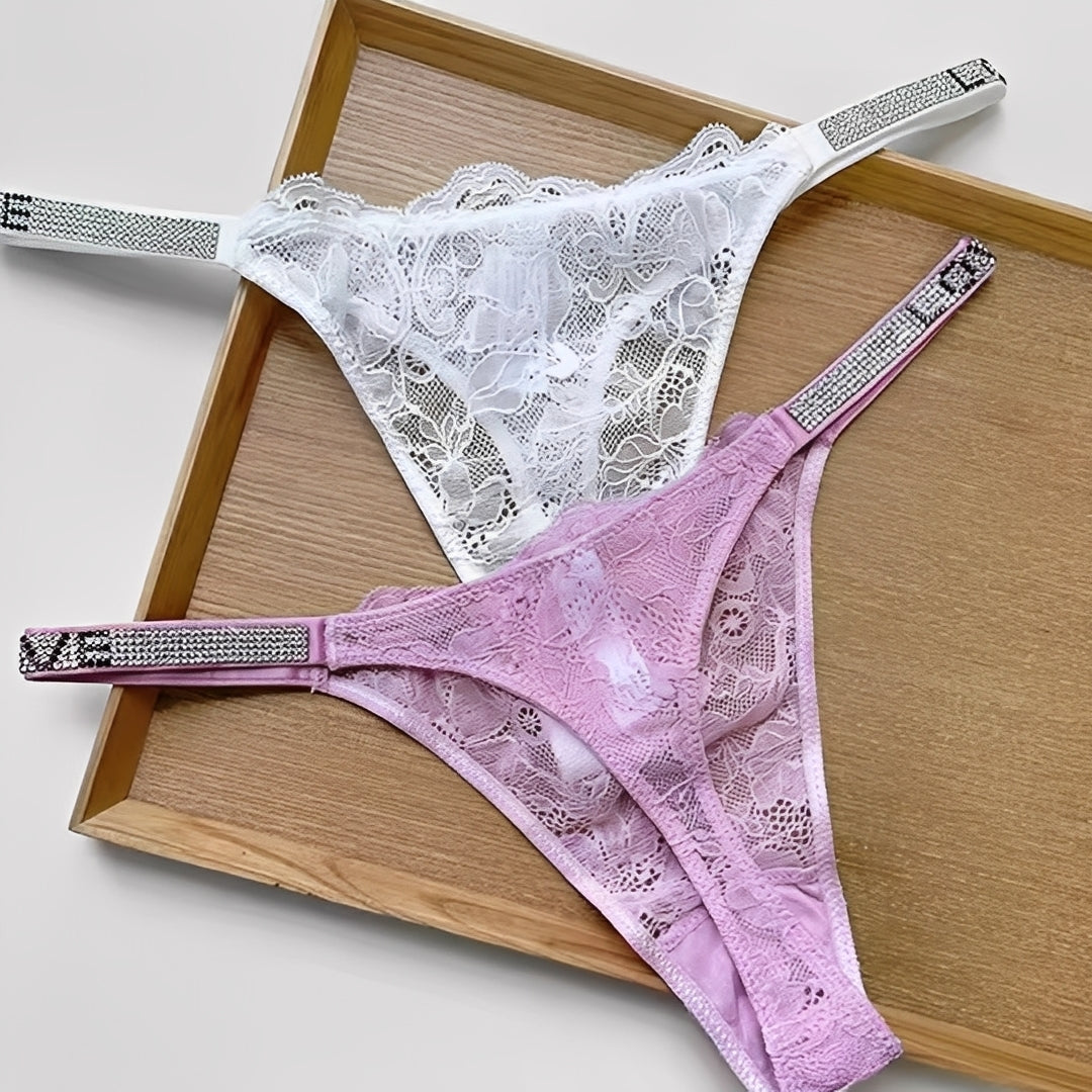 Calcinha Fio Dental de Renda com Strass Brilhante – Lingerie Luxuosa, Sexy e Sofisticada para Noites Especiais