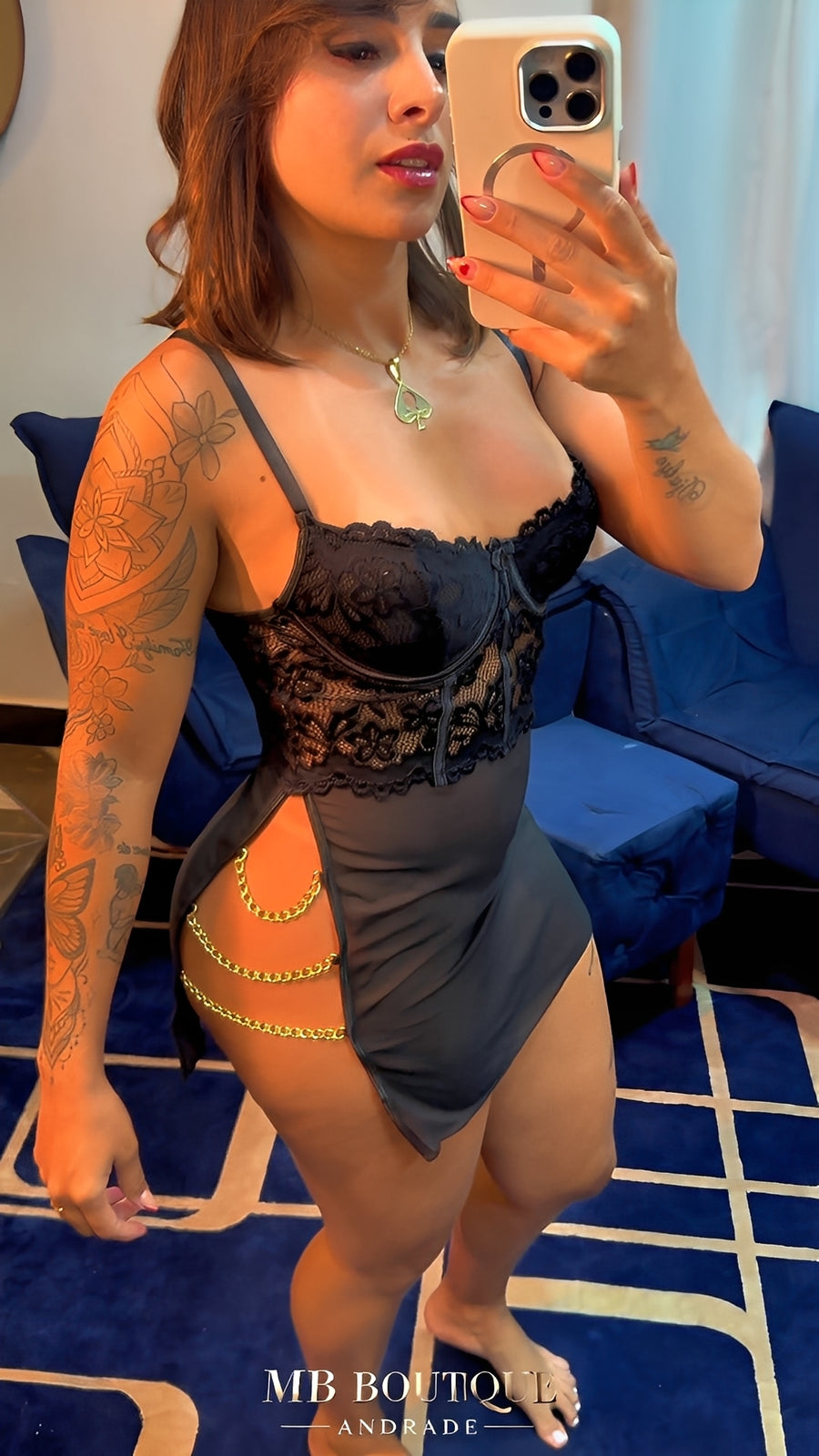 Camisola Sensual Preta em Renda com Transparência e Correntes Douradas - Lingerie Feminina Elegante P ao GG