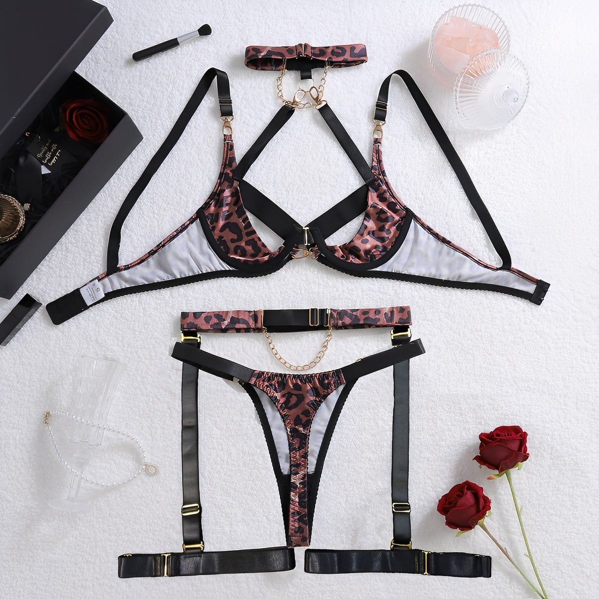 Conjunto Lingerie Onça Sexy com Aro, Corrente Dourada e Coleira – Fio Dental Sensual P ao G