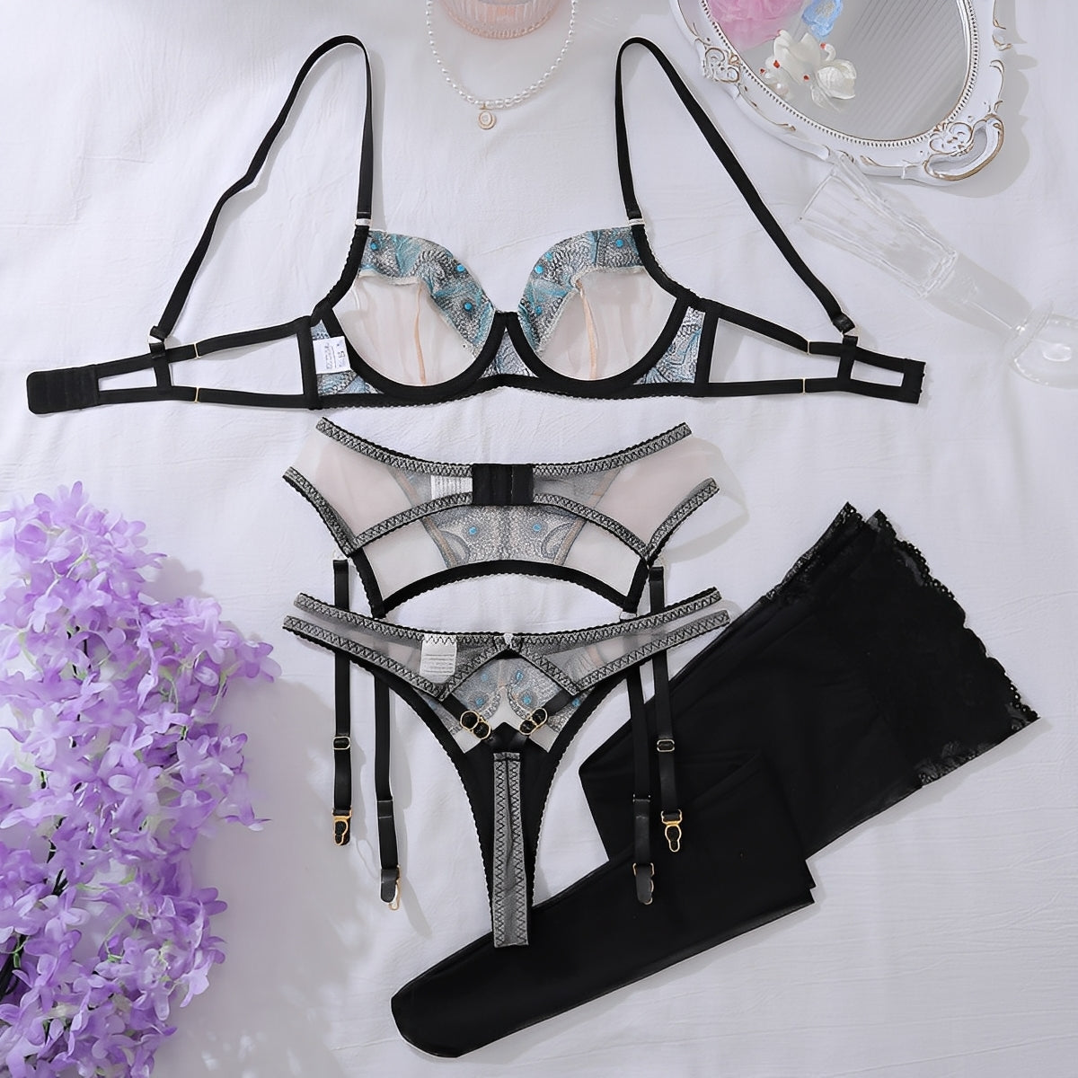 Conjunto de Lingerie Bordada Verde com Cinta-Liga e Fio Dental – Lingerie Sensual Luxuosa para Presentear