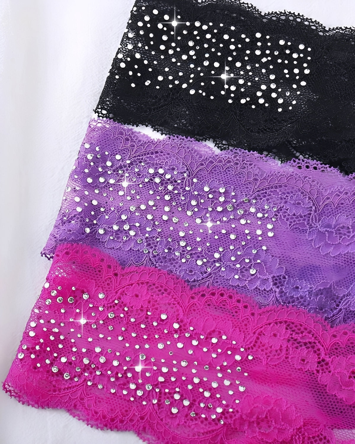 Kit 3 Calcinhas Fio Dental em Renda com Strass, preto, roxo, rosa– Lingerie Sexy e Confortável para Noite Especial e Presente Sensual