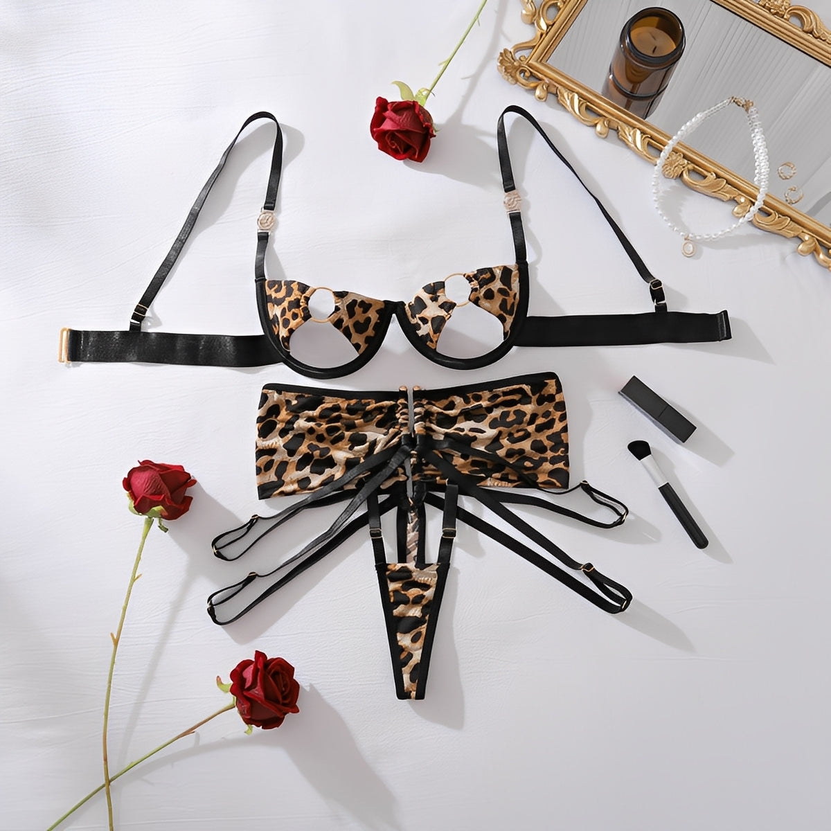 Conjunto Lingerie Animal Print com Aro, Argolas Douradas e Calcinha Fio Dental Strappy - Sensualidade Poderosa