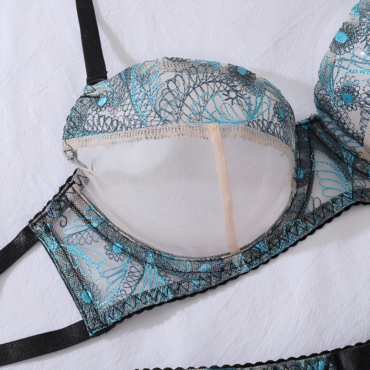 Conjunto de Lingerie Bordada Verde com Cinta-Liga e Fio Dental – Lingerie Sensual Luxuosa para Presentear