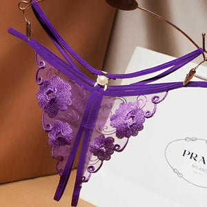 Calcinha Fio Dental Sexy - abertura inferior, Transparente com Bordado Floral e Pérola Central – Lingerie de Luxo Sensual Feminina - Presente sensual