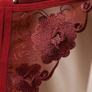 Calcinha Fio Dental Sexy - abertura inferior, Transparente com Bordado Floral e Pérola Central – Lingerie de Luxo Sensual Feminina - Presente sensual